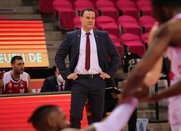 我们更容易 我们更容易