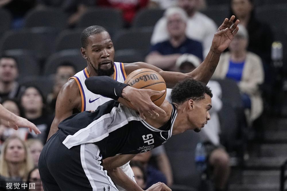 而里夫斯正 而里夫斯正