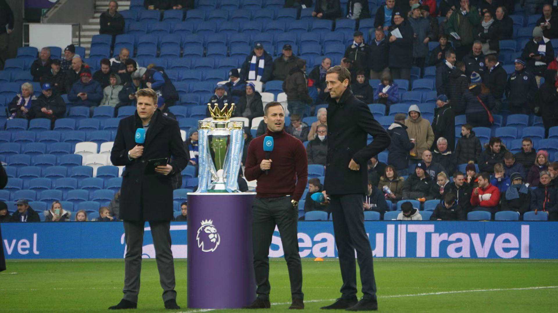 埃泽亮相酋 埃泽亮相酋