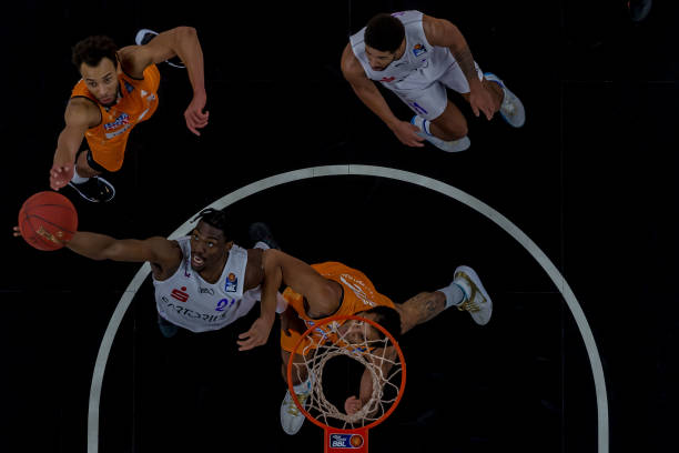 官方：尤文签下前锋奥蓬达 租借+买断4640万欧